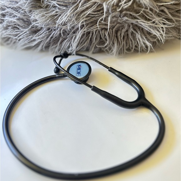 MDF Instrument Lightweight Stethoscope (Dual Head) - Picture 2 of 3